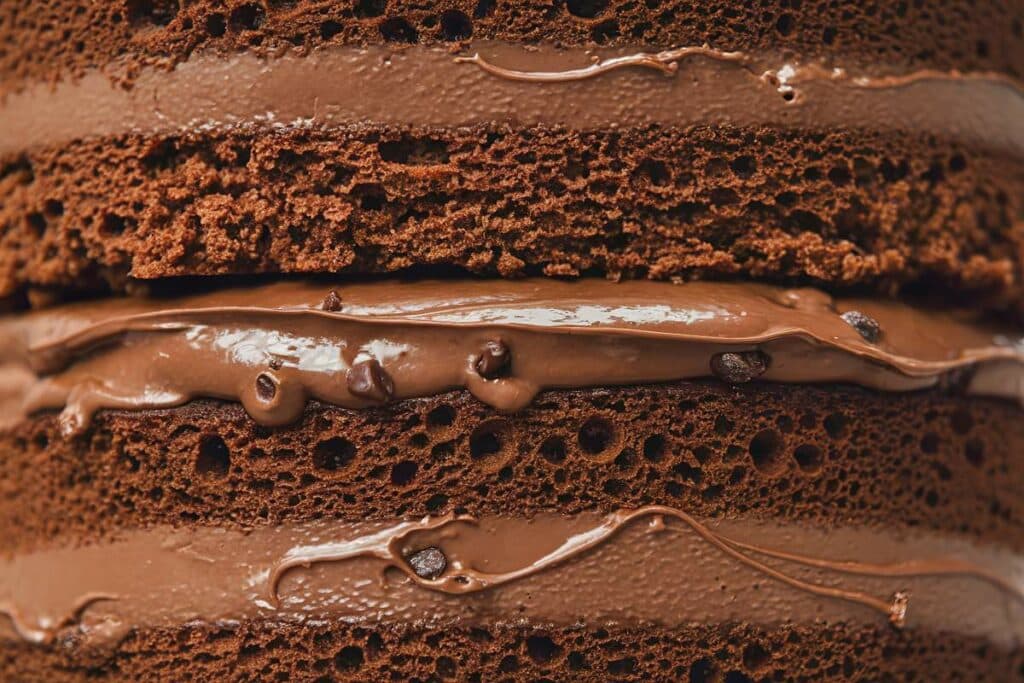 Zoom su rdes couches de mousse au chocolat - crédit photo : ictorautisanu via Shutterstock