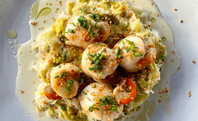 Saint Jacques snackées et poireaux