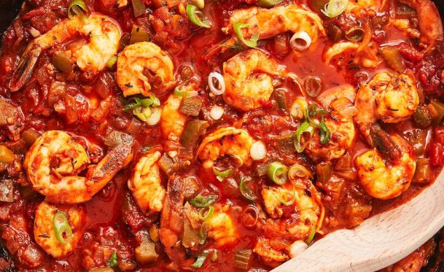 crevettes au gingembre dans une sauce tomate