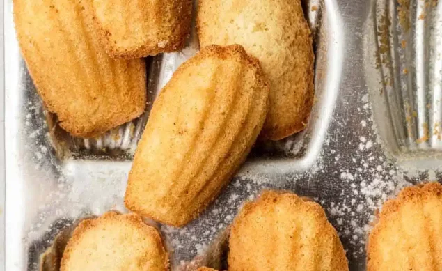 madeleines au miel dans un moule