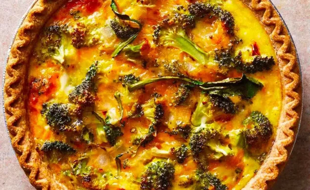 Tarte sans pâte brocolis et pommes de terre smashées